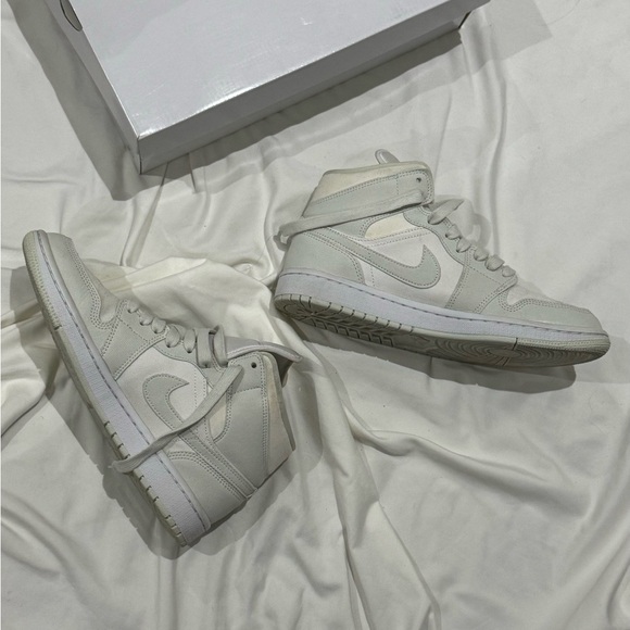 Jordan 1 Aura Mid - Picture 6 of 7